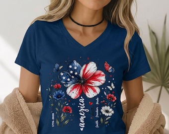 Camiseta Bella Canvas con cuello en V y estampado floral del 250 aniversario de EE. UU., 1776–2026, camiseta patriótica con flores silvestres, 250 años de libertad en Estados Unidos, camiseta del 4 de julio
