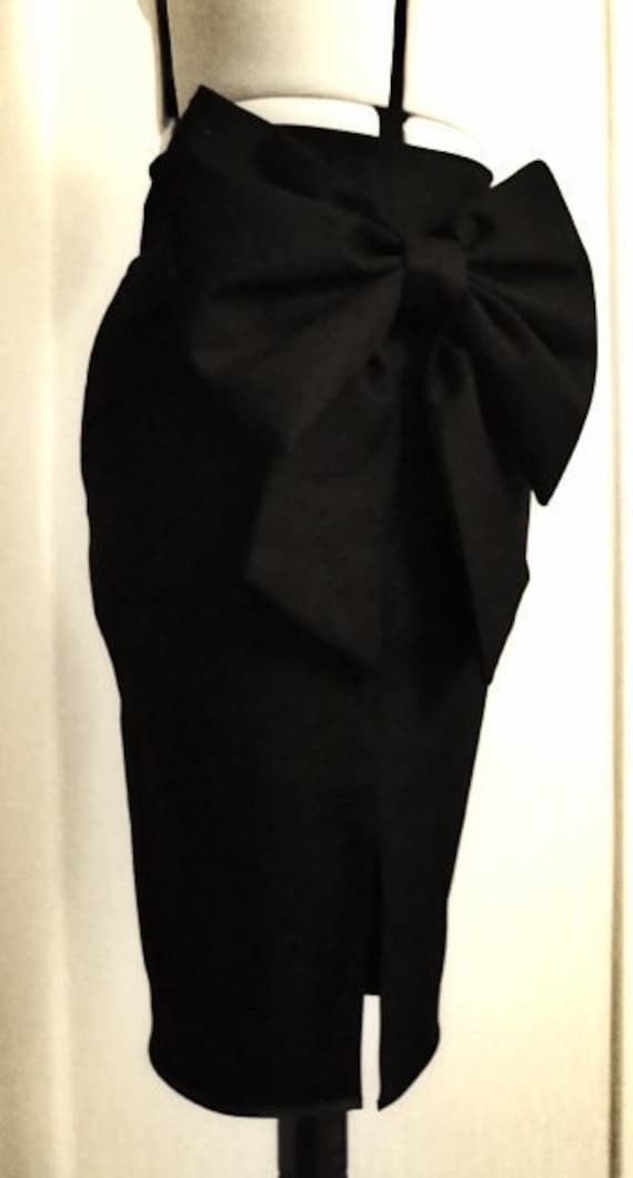 Black Tailored Pencil Skirt | Black pencil skirt outfit, Pencil cut skirt  outfit, Skirts