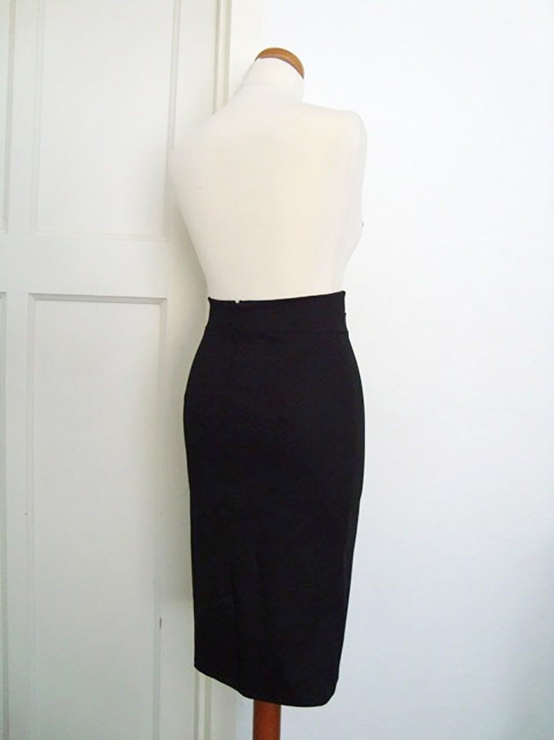 black sweetheart top and black skirt