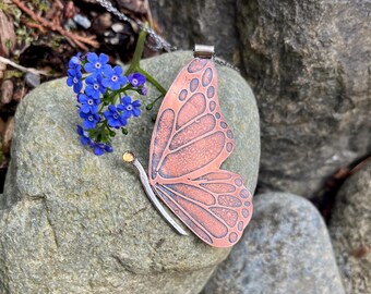 Collar de mariposa de cobre grabado y plata de ley con piedra citrina