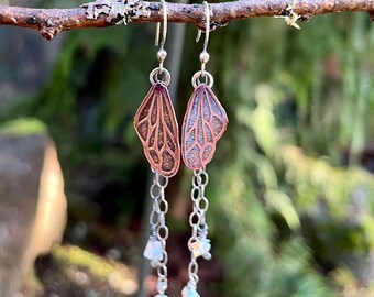 Pendientes de alas de mariposa de cobre y ópalo