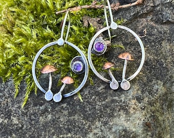 Pendientes de aro con forma de hongo y piedras de amatista