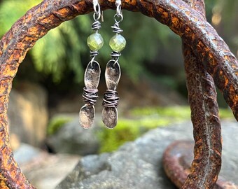 Pendientes colgantes de plata de ley, cobre y peridoto