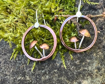 Pendientes de aro de cobre con forma de hongo