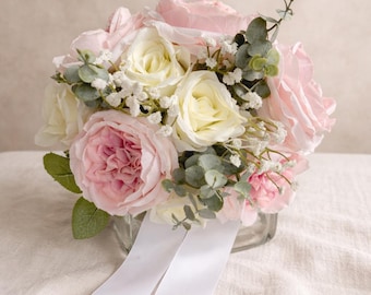 Ramos de novia y damas de honor estilo jardín / Peonías rosa palo, rosas crema, eucalipto y paniculata