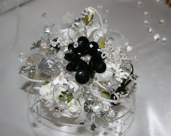 Vintage Posy in Black & White