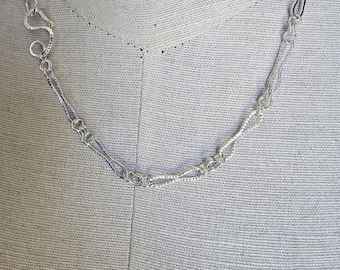 Fine Silver Textured Bows 18" Chain Necklace