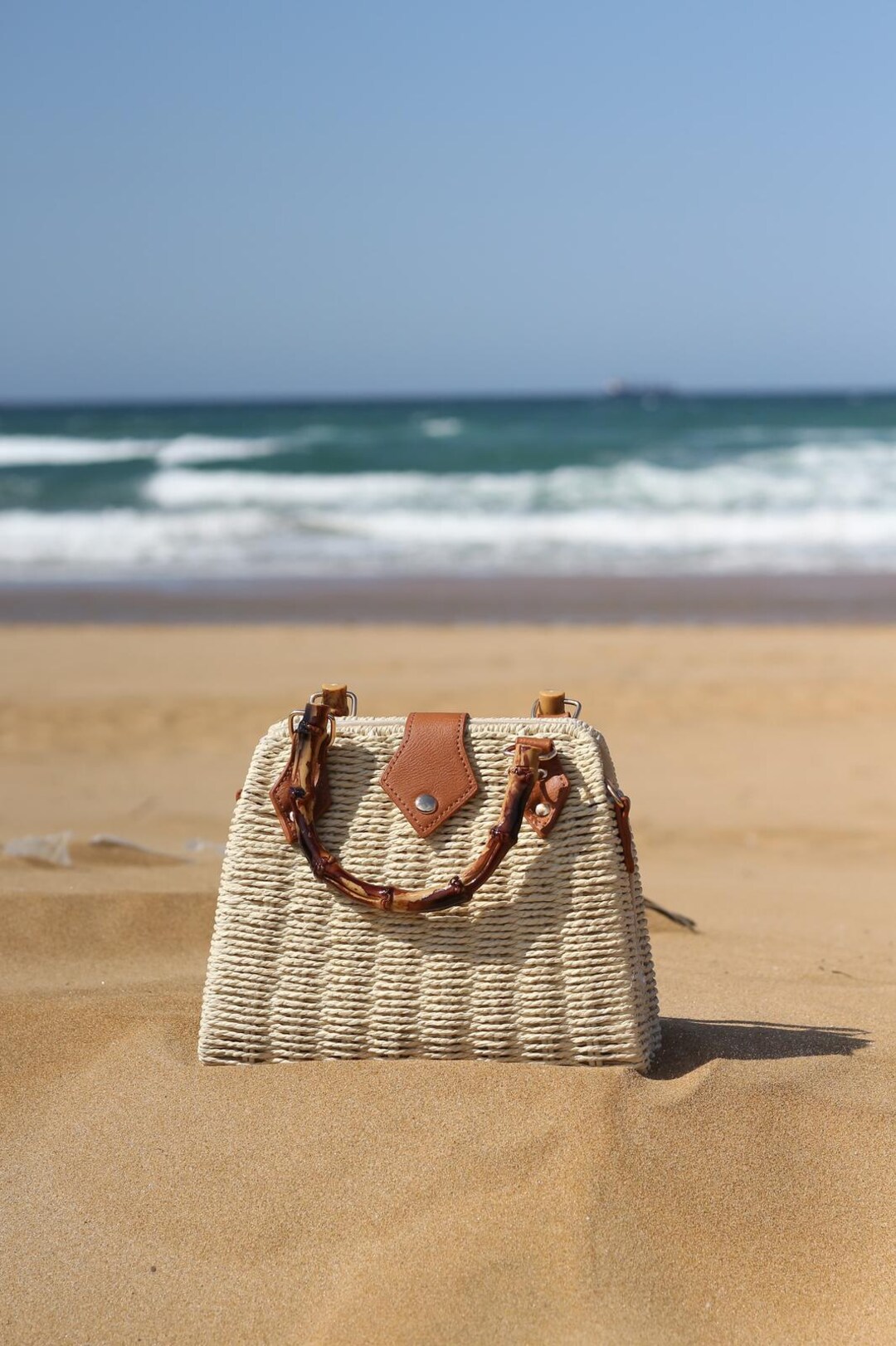 Beach Straw Top Handle Tote Handbag. main image 0