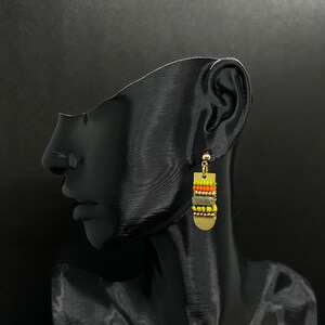 Roter Akzent Boho baumeln Ohrringe | Handgefertigter Leichter Festival Schmuck | Ethno-Stil Tropfen Ohrringe | Lebendiges Geschenk für Frauen
