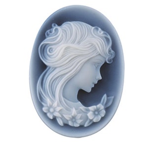 OvalTwo-Layer Black Agate Portrait Cameo