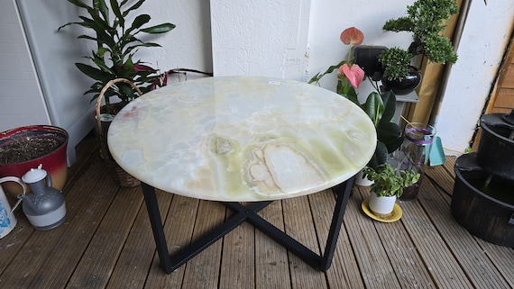 Jade Green Onyx Coffee Table – Round Stone Top, Modern Base