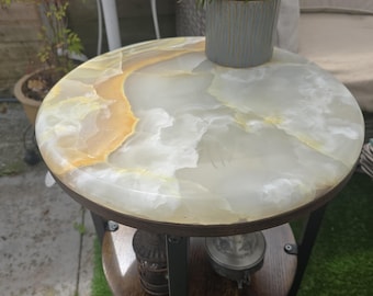 Honey Vein White Onyx Side Table – Round Natural Stone Top