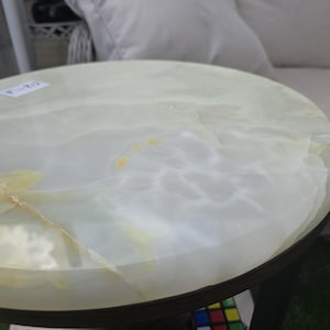 Hybrid Onyx Glow – Dragon Scale x Green Onyx Side Table