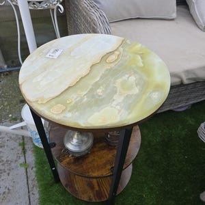 Natural Green Onyx Side Table – Round Stone Top with Rustic Metal Frame & 2-Shelf Display
