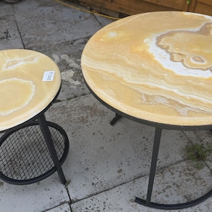 Golden Bloom Nesting Onyx Table Set – Two-Tier Natural Stone Coffee & Side Tables