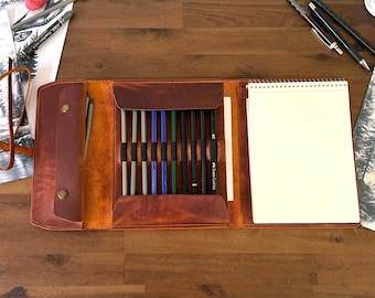 Copertina in pelle per album da disegno, matite per album da disegno, diario per artisti, regali personalizzati per artisti, regalo per artisti, astuccio portapenne