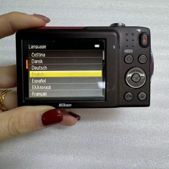 Nikon COOLPIX S3300 Strawberry Pink 6x Zoom 16.0MP Digital Camera NIKKOR Glass