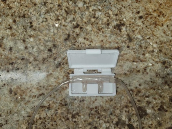 NEW *** Cannula cover Case, Nasal Cannula Holder, Keep Prongs Sanitary And clean, COPD.