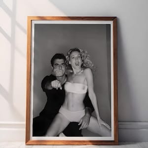 Carrie und Mr Big in Toilette Poster, Schwarz Weiß, Vintage Fotografie, Badezimmer Poster, Wand Dekoration, Komödie Wand Kunst