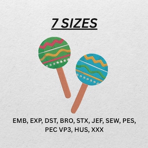 Puede incluir: Dos maracas coloridas con tapas circulares verdes y azules y mangos marrones. Las maracas están decoradas con patrones en zigzag y punteados en rojo, amarillo y blanco. El texto "7 SIZES" está encima de las maracas, y los formatos de archivo de bordado se enumeran a continuación.