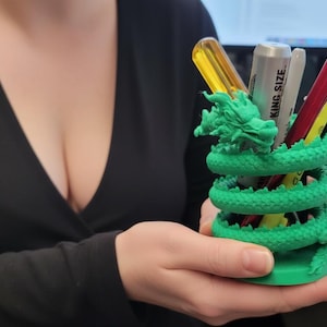 Portalápices espiral de dragón – Organizador de escritorio impreso en 3D / Portalápices de fantasía con dragón, archivo STL