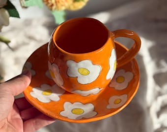Hand-Painted Daisy Ceramic Mug and Plate Set, 14oz Pottery Breakfast Cup, Gift for Mom
