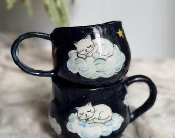 Gatito durmiendo en la nube