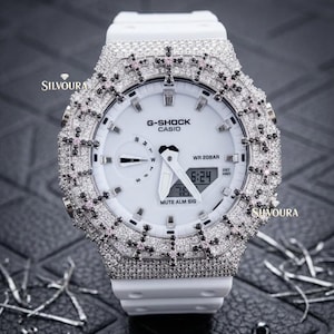 Orologio personalizzato tempestato di diamanti: design a croce con moissanite VVS di silvoura