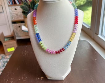 Personalizado: collar colorido con cuentas de vidrio