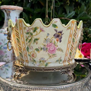 Wong Lee WL 1855 Planter | Crackled Porcelain Cachepot | Chinoiserie Ormolu w/ Lion Heads | Floral Motif | Asian Decor Centerpiece