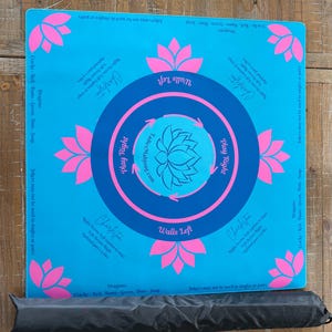 Mahjong Instructional Mat, neoprene for easy gliding tiles. Aqua and pink