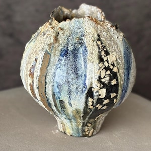 Large Ceramic Moon Jar Vase: Textured Wabi-Sabi Pottery Art