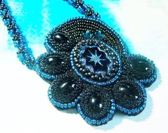 Collana con ciondolo ricamato con perline, collana in stile Art Déco