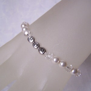 Personalized Mother Grandmother Bracelet Swarovski Crystals and Pearls