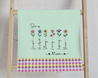 Mamá y sus flores silvestres en flor