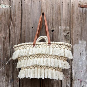 Boho Fransen Strandtasche, handgemachte Strohtasche mit Lederband, große Sommertasche für Frauen, individuelle Strohtasche mit Quasten, Strandtasche,