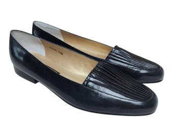 Mocasines planos Vintage Investments talla 10 M, de piel azul marino, plisados, estilo clásico para la oficina.
