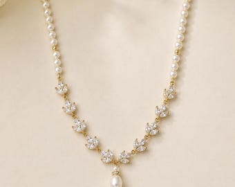 Gouden ketting met kristallen en parels, gouden bruidsketting, bruidssieraden met kristallen, trouwketting met parels, HAYLEY III G