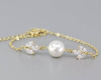 Gold Pearl Bracelet, Minimalist Gold Bridal Bracelet, Pearl & Crystal Adjustable Bridesmaid Bracelet,  HAYLEY RGP
