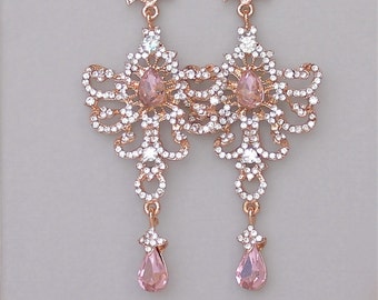 Pendientes de candelabro de blush, pendientes nupciales de oro rosa, pendientes largos de cristal rosa, pendientes de declaración de cristal, joyería de boda,