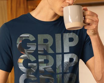 Grip | Camisa de corrida inspirada na Fórmula 1 | Camiseta unissex OFFDANFORTH Essentials Tier | Camiseta Gildan 64000 Motorsport