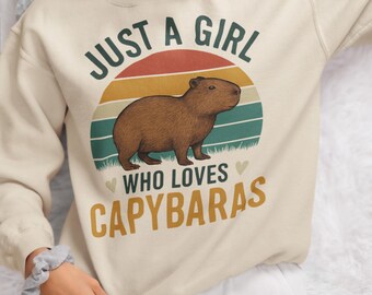 Moletom Just a Girl Who Loves Capivaras, suéter retrô para amantes de animais | OFFDANFORTH Essentials