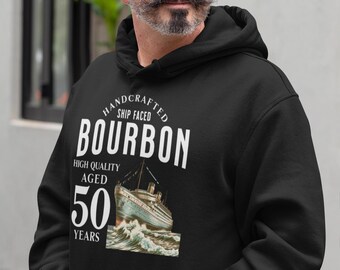 Moletom com capuz Bourbon com estampa de navio, divertido, para cruzeiro, para beber | OFFDANFORTH Essentials, Roupas unissex para amantes de bebidas, Lembrancinhas de festa