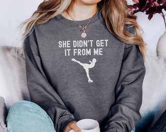 Eislaufen Sweatshirt, Eiskunstlauf Geschenk, sie hat es nicht von mir bekommen, lustiges Skating, Skating Mom Sweatshirt, Schlittschuhlaufen Kleidung