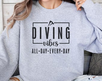 Diving Vibes-sweater, de hele dag elke dag duikercadeau, zwemteamcoach cadeau, watersportliefhebber top, atleet trui ronde hals