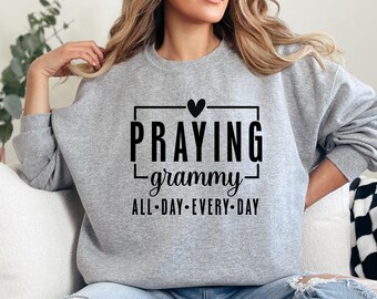 Felpa con scritta "Pregando nonna", regalo religioso per nonna, nonna benedetta, nonna devota, felpa con scritta "Nonna tutto il giorno, tutti i giorni"