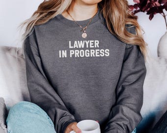 Bluza z nadrukiem „Prawnik w trakcie studiów”, prezent dla przyszłego prawnika, student prawa, bluza do nauki, zabawny prezent na ukończenie studiów, prezent dla studenta prawa