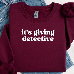 Its Giving Detective Sweatshirt, Trendy Slogan Sweatshirt, Funny Quote Sweatshirt, Investigation Team, Detective Humor Sweatshirt