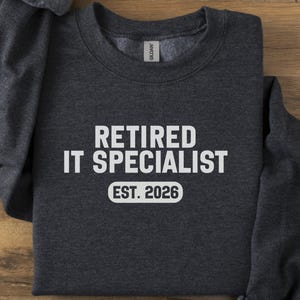 Retired IT Specialist Est. 2026 Sweatshirt, Funny Retirement Gift for IT Professional, Tech Worker Retirement Crewneck