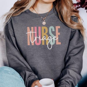 Sweatshirt verpleegkundige triage, trendy cadeau verpleegkundige, verpleegkundig leven, zorgkleding, medisch sweatshirt, verpleegschool, arts, werkkleding ziekenhuis